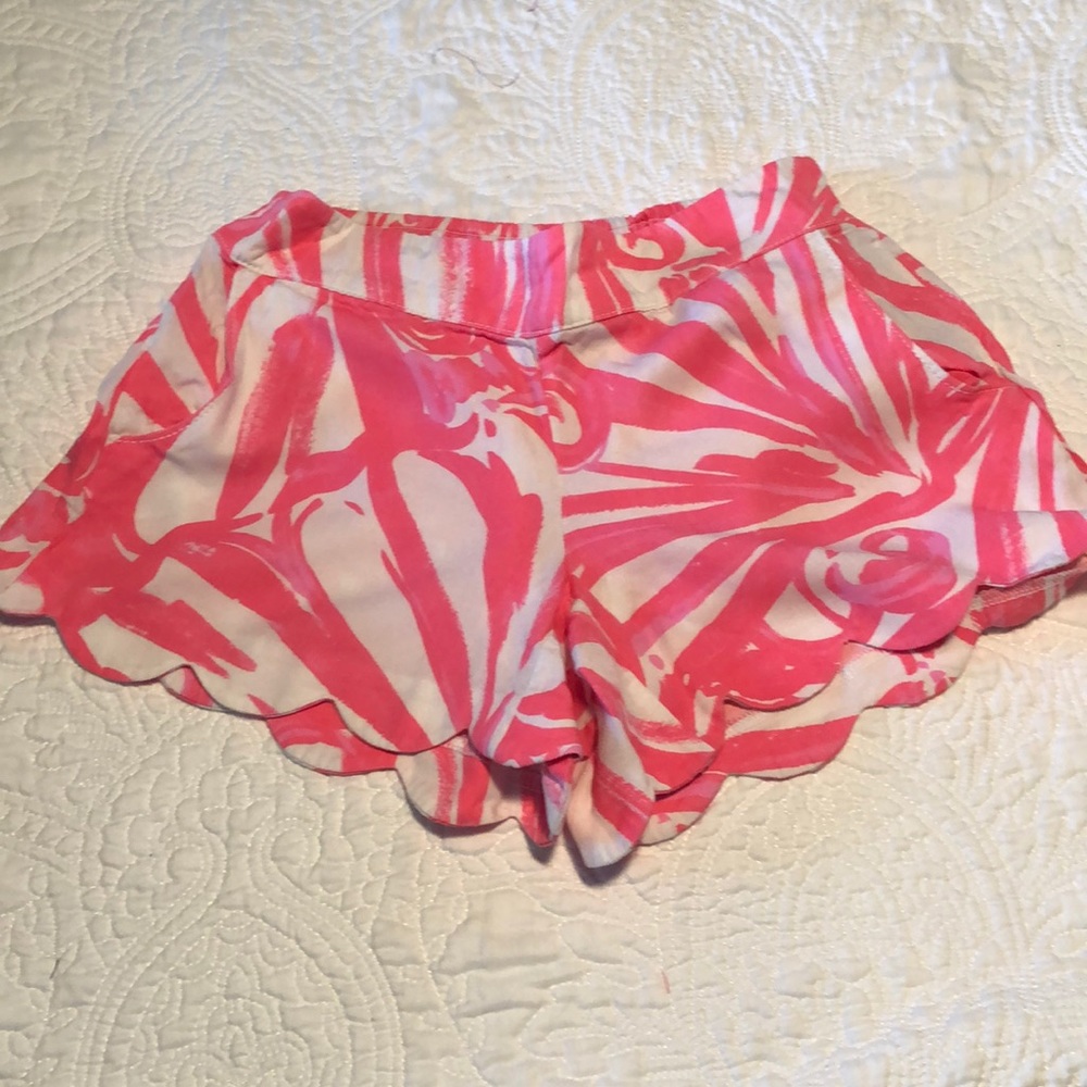Lilly Pulitzer pull on scallop shorts